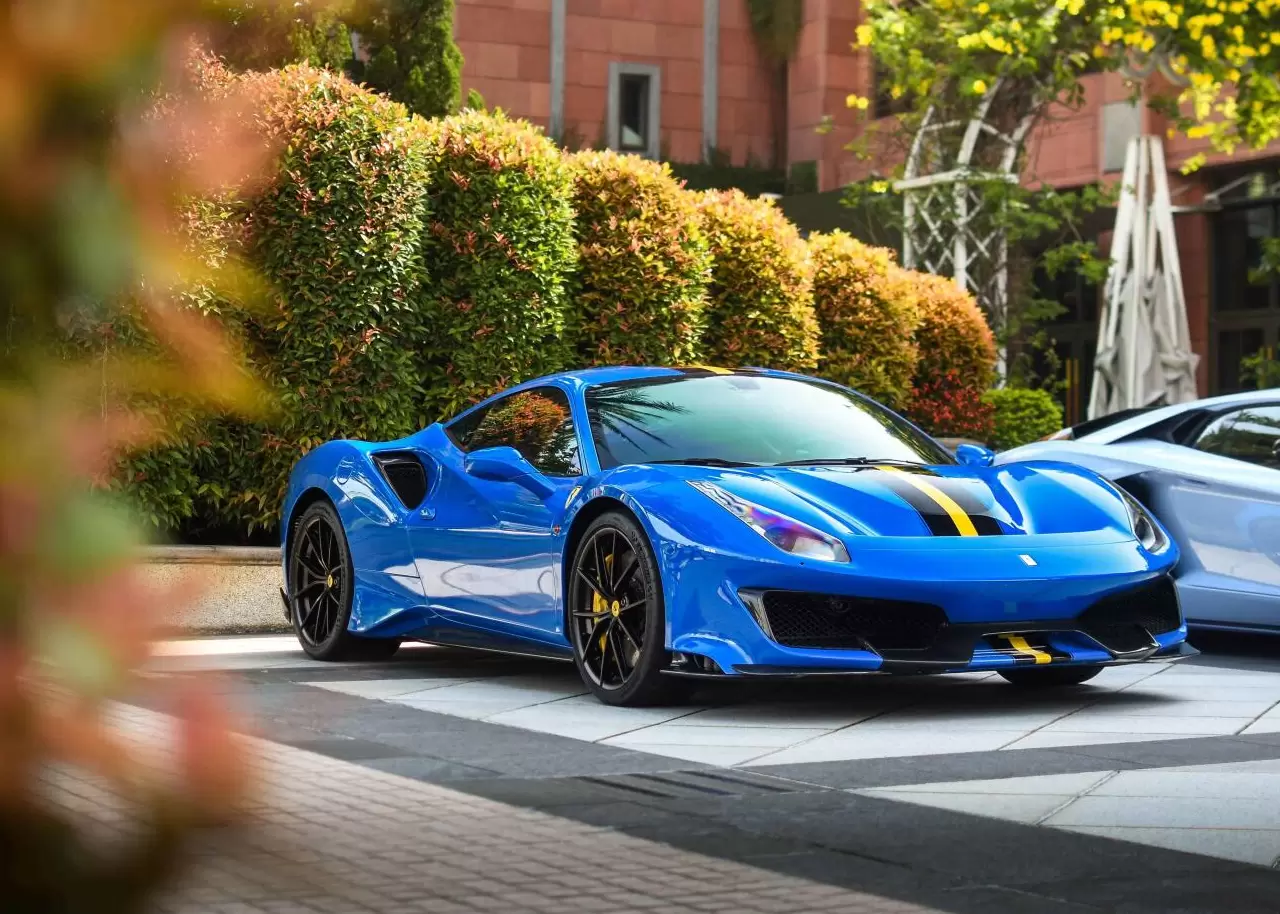 Tlač kovového obrazu s dizajnom Ferrari 458